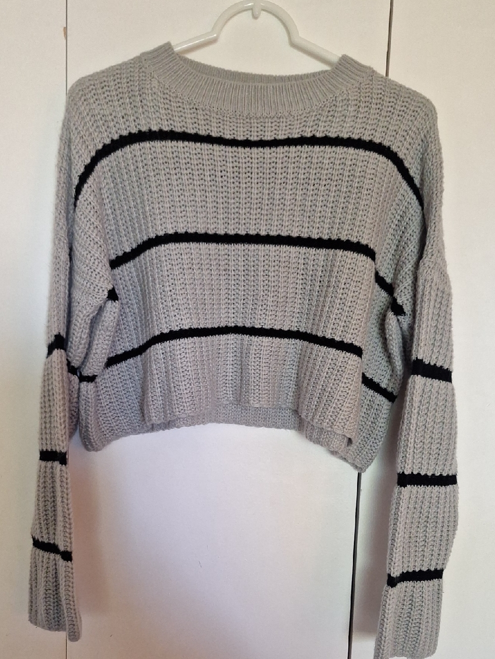 Windsor Light Gray & Black Cropped Crewneck Sweater